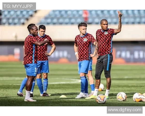 2018年建业与恒大激战回顾：一场精彩的足球对决与战术较量